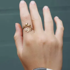 Bronzen ring blad en eikels