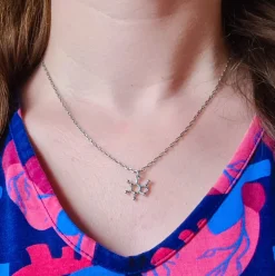 Zilveren halsketting cafeïnemolecule