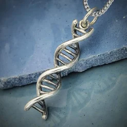 Zilveren halsketting DNA dubbele helix