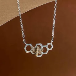 Zilveren halsketting honingraat met bronzen bij