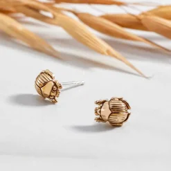 Zilveren oorbellen bronzen scarabee
