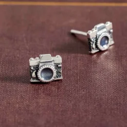 Zilveren oorbellen fotocamera