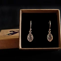 Zilveren oorbellen vulva