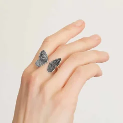 Zilveren ring vlindervleugels