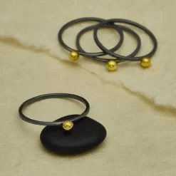 Zwart zilveren ring met bronzen granulaat