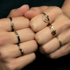 Zwart zilveren ring met bronzen granulaat